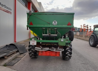 ABONADORA ARRASTRADA DE OCASION MARCA COREPA DE 6.000 KG DE CAPACIDAD, CON DISTRIBUCION POR 2 DISCOS Y SISTEMA DE EMPUJE DE ABONO POR CINTAS